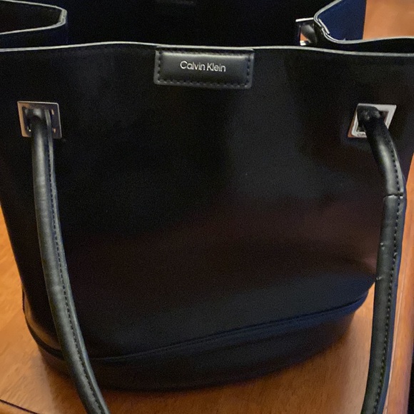 Calvin Klein bucket bag like new/ bucket bag - Picture 3 of 3